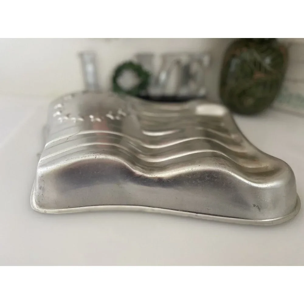 Wilton cake pan